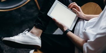 How to use a password manager on your iPhone or iPad