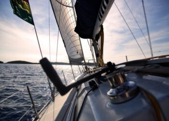 Why You Should Hire a Yacht in Dubai