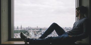 Minimalist Lifestyle Tips to De-Stress and Save Money
