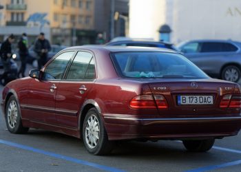 Hiring a car abroad: what to expect?