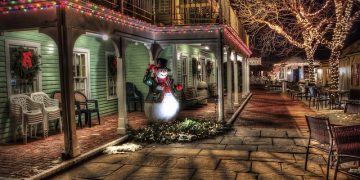 The benefits of holiday decorations for your business