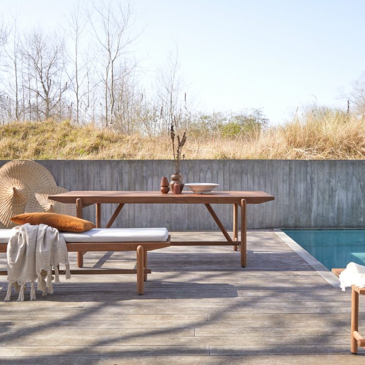The Benefits of Teak Garden Furniture
