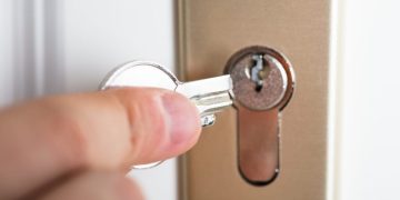 The Dos and Don’ts of Hiring a Locksmith Near You in 2023