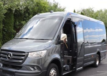 Leave the Driving to the Experts: Top Reasons to Choose Minibus Hire to Gatwick