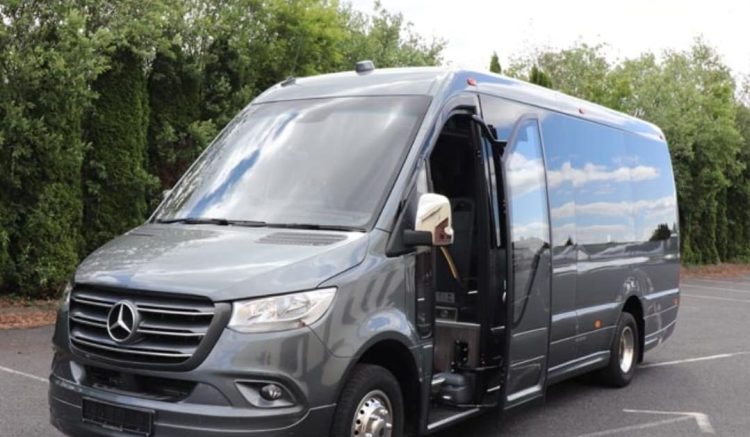 Leave the Driving to the Experts: Top Reasons to Choose Minibus Hire to Gatwick