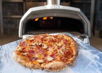 The Rise of Wedding Pizzas: Embracing a Delightful Culinary Trend in Modern Weddings