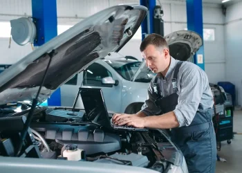 Revolutionizing Auto Repair: The Comprehensive Advantages of Auto Repair Service Software