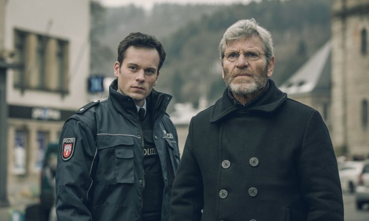 Dlaczego Seriale Detektywistyczne Podbijają Telewizję: Analiza Popularności Gatunku