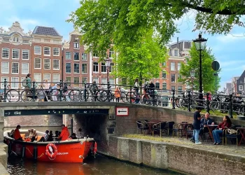 Amsterdam Canal Cruises: A Historical Journey Through the City’s Waterways