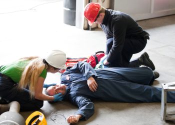 Preparing for the Unexpected: The Crucial Role of Emergency First Aid at Work Training in Risk Mitigation Strategies