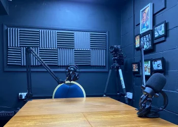 Mastering the Art of Podcasting in London’s Premiere Studios