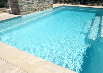 Fiberglass Pools vs. Concrete Pools: An In-Depth Comparison for Homeowners