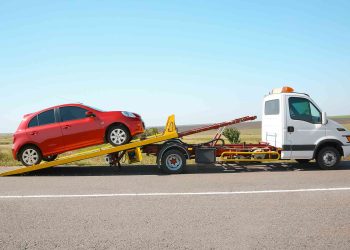 The Hidden Risks of DIY Vehicle Towing and the Value of Professional Car Recovery