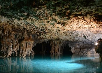 A Journey Through the Hidden River: Exploring the Enchanting World of Rio Secreto