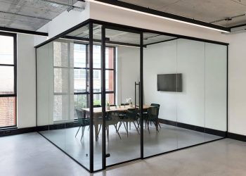 The Advantages of Glass Partitions in Creating a Contemporary Workplace