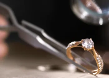Beyond the Sparkle: The Importance of Specialist Buyers in the Cash for Diamonds London Landscape