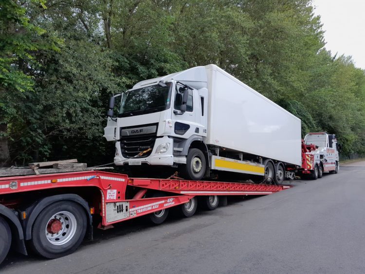 Minimizing Disruption: How Nationwide Roadside Assistance Keeps Commercial Vehicles Moving