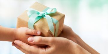 Why More People Choose to Send Gifts to Pakistan Today