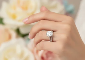Finding the Right Spark: Fashion Gold Engagement Rings