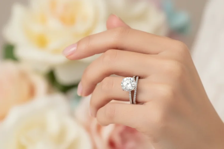 Finding the Right Spark: Fashion Gold Engagement Rings